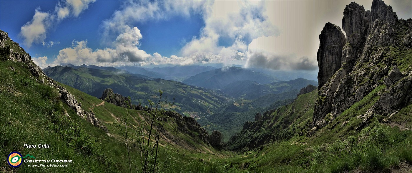 17 Vista sulla Valle del Riso e verso il Torrione d'Alben.jpg